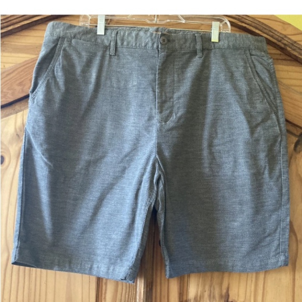 Men’s Halsey blue Gray flat front chino Bermuda shorts size 42